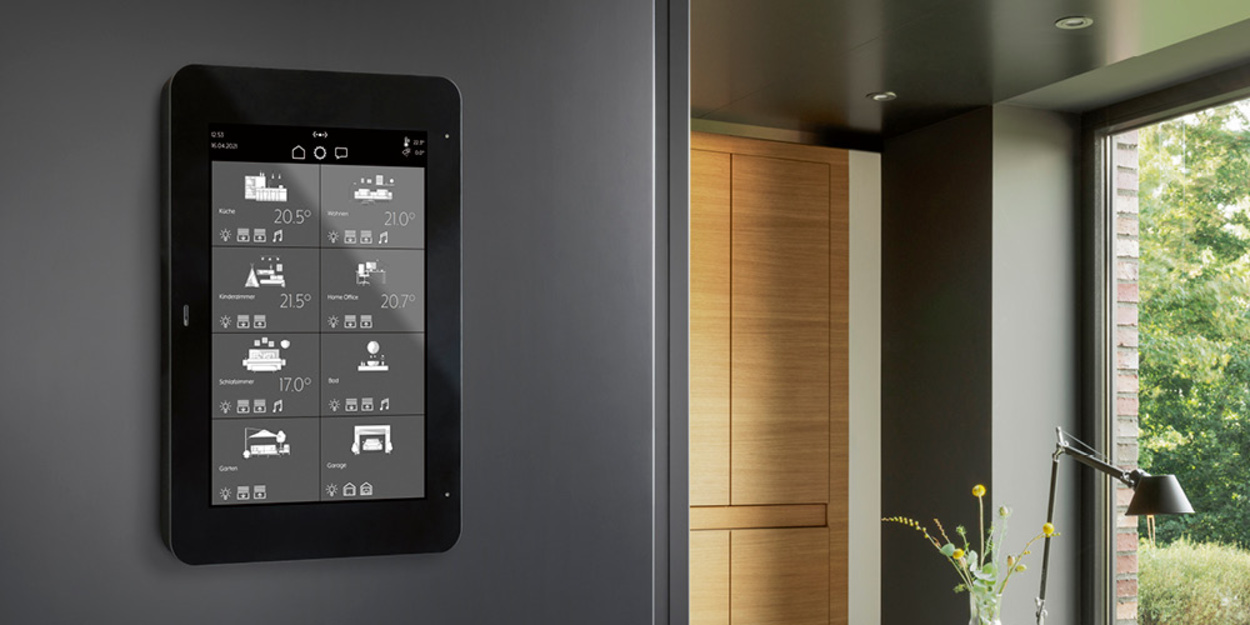 JUNG Smart Panel 8 bei Weber & Weber GmbH in Schönburg