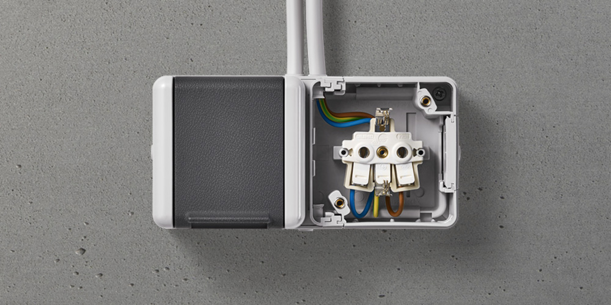 Doppelsteckdose mit Trennsteg bei Weber & Weber GmbH in Schönburg